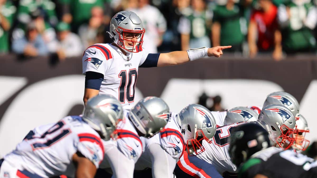 Take a first look at Mac Jones in his new No. 10 jersey - Pats Pulpit