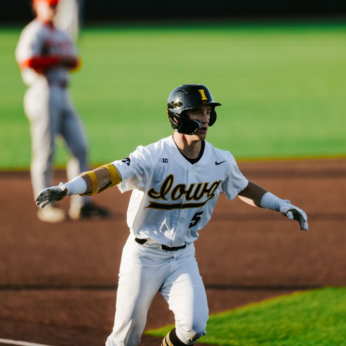 Iowa Baseball Holds Off Challenge By Illinois State At Home - %sitename