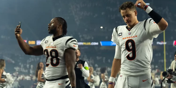 Bengals Joe Burrow and Joe Mixon after win versus the Los Angeles Rams