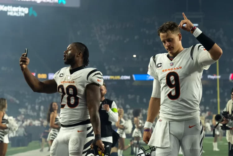 Bengals Joe Burrow and Joe Mixon after win versus the Los Angeles Rams